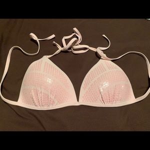 Bathing suit top light padding worn 3 times